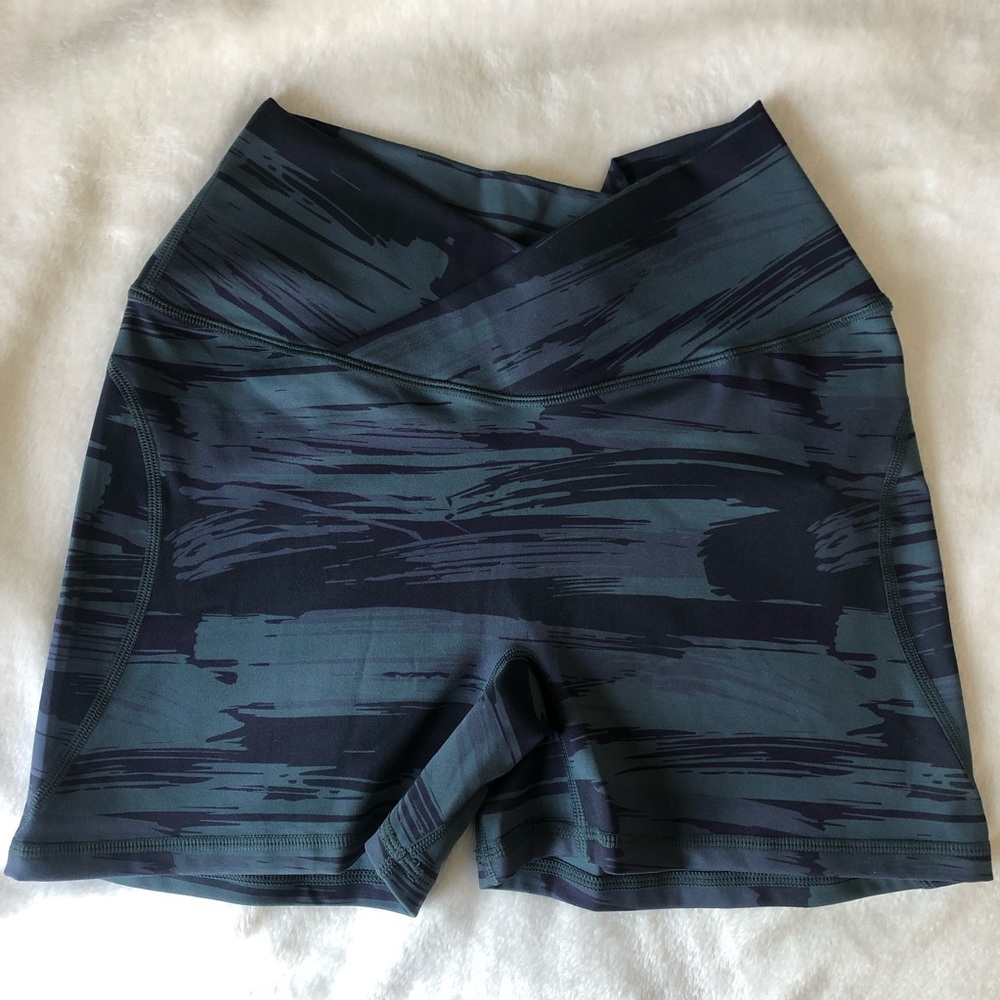 Alphalete Surface Camo short 🐺